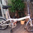 リサイクル情報 DAHON metro , designed in the USA 今回ご紹介するのは、折り畳み自転車で有名なDAHON metroです。 非常にキレイな状態でリサイクル車のなかでも特Aランクです。 DAHON車、または上質な折り畳み自転車をお探しの方は、一見の価値ありです。 登録諸費用...