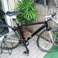 ホームページでもご紹介している、こちらのGIANT  BOWERY。 カラフルなカラーリングが多い、最近のスポーツバイクの中で、ブラックカラーを主張した渋い仕上がりになっています。 当店でお買い上げ頂いたお客様にも、『落...