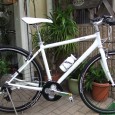 ２５年ほど前（小学３年生）からマングースのBMXや、高校の通学にマングースのMTBを乗っていたA氏が久しぶりに自転車を。。。ということでお買い上げいただいたESCAPE R３。 サドル、バーエンド、ボトルケージ、など付け...
