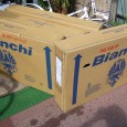 世界的人気のイタリア最古ブランド　Bianchi。 やはり当店でも人気は高いです。イタリア車、フレームデザイン、カラーリング、乗心地など、人気の理由を数えてもキリがありません。ダンボールのエンブレムだけでもカッコイイです...