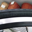 理想の空気圧って? スポーツバイクのオーナーには既にご存知のことと思いますが、一般車の場合でも、今お乗りの自転車のタイヤ側面に適正空気圧の表示がなされているのにお気づきかと存じます。 この、メーカー推奨の空気圧を守ることはとても大切で、無駄...