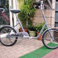 希少自転車ご紹介第２弾は、ARAYAのレトロ自転車、アジアンです。 とても個性的な、低床フレームで、非常に乗り降りがしやすく作られています。これなら女性のスカートでも楽ですね!! 今では珍しい、触り心地のよい、このグリッ...