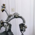 gan well 再生日記 第6回 gan well 再生日記 第6回。 昨日のクランクセットに続いて、 今回はブレーキ本体の再生クリーニングを行いたいと思います! 品はもちろんこちらもDURA ACE^^今の主流のブレーキと違い、スマートな形状ですね^^...