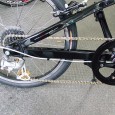 季節も秋になり、自転車に快適なシーズンになりました。今回はスポーツバイクのなかで独特の立場に位置するミニベロの改造アレンジを御紹介したいと思います。 流行とともに街中でも随分見かけるようになりました。 ビアンキやブルーノ...