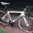 新入荷 GIANT GPM TCR ADVANCED3 ジャイアント ロードバイク(GPM)、TCR ADVANCED3が入荷致しました!! こちら、マスターのお気に入りの1台ということで当店にやってきました^^ カーボンフレーム、カーボンフォークで総重量、7.8kgと軽量...