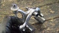 クエスト再生工場 チネリ編 ④ (ロードバイク再生) 今年も残すところ約半月となりました。一年は本当にあっという間ですが、残りの毎日もがんばっていきたいと思います!!よろしくお願い致します。 さて、前回、かなりウレシイ輝きを取り戻してくれましたブレーキ編。 今回は、掲載し忘...